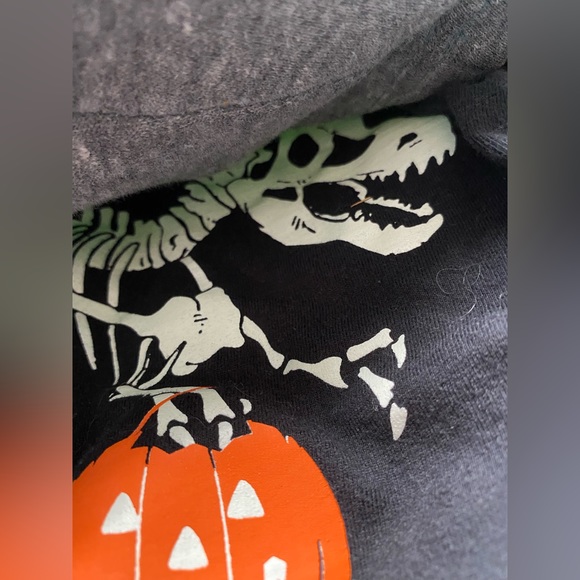 🎃💀 Halloween Dinosaur Skeleton Pumpkin Shirt - Picture 3 of 5